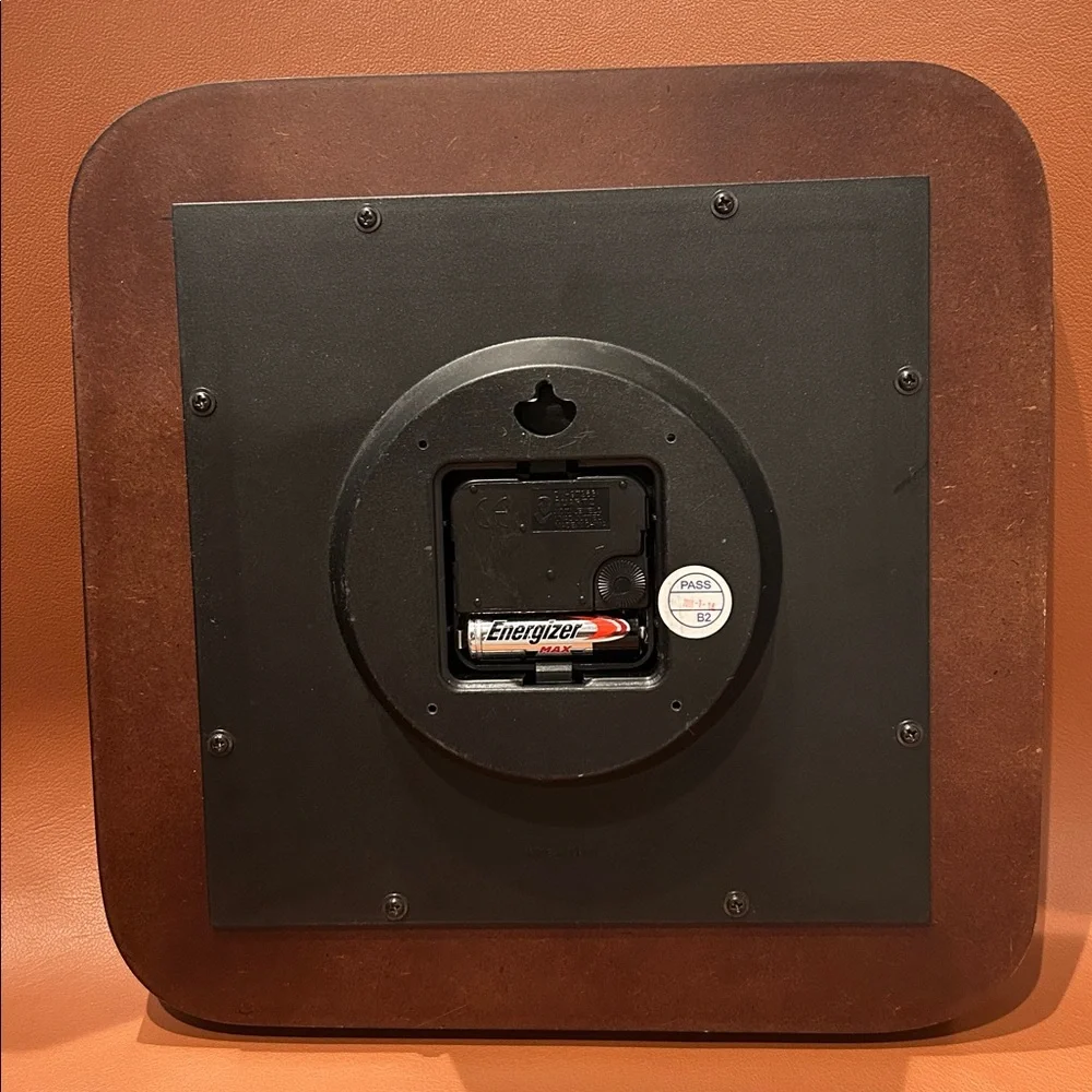 Elegant Brown Wall Clock - Picture 2 of 3